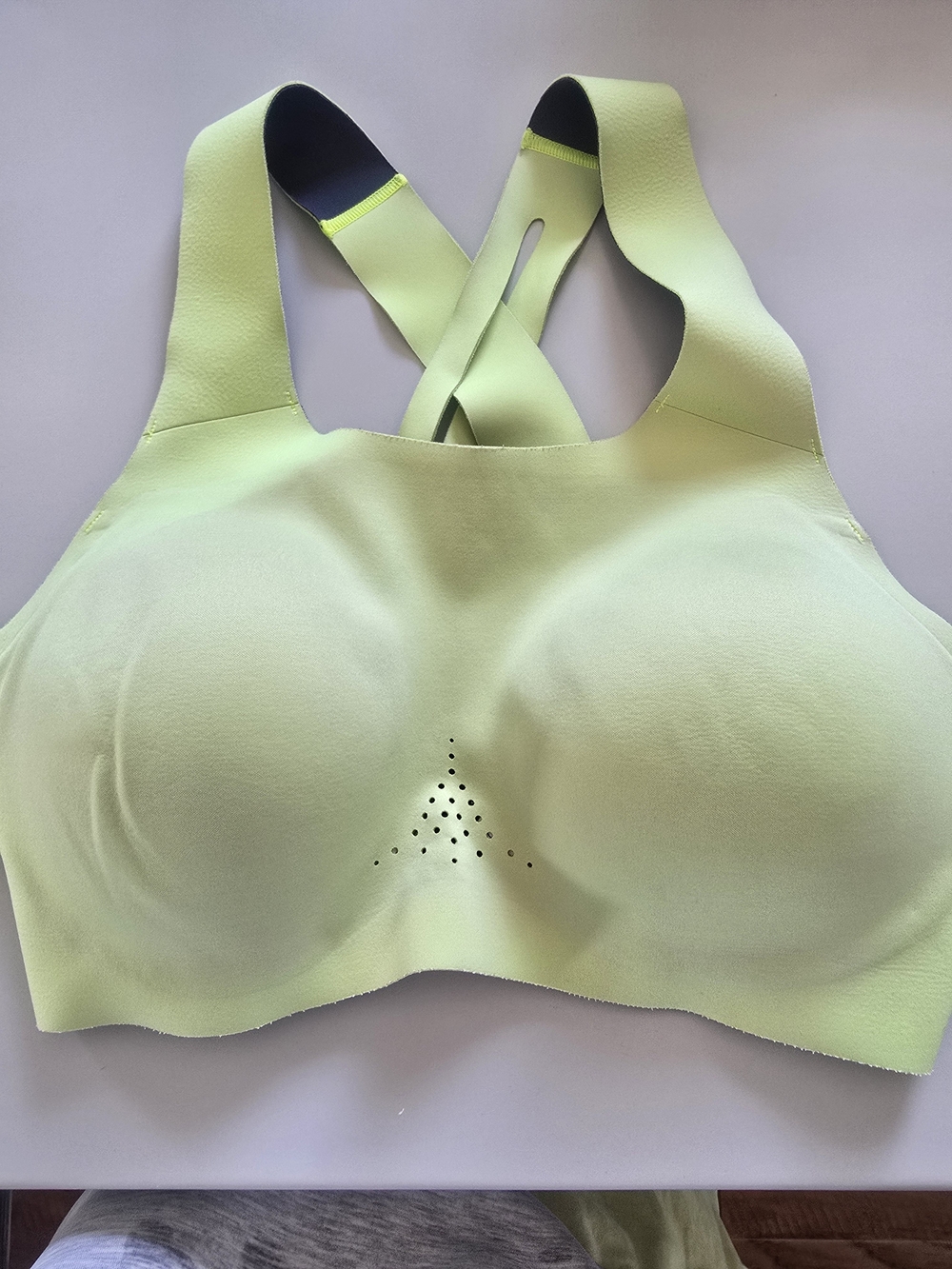 Seamless Yellow Brooks Sports Bra with Cross-Back Straps 32Dd